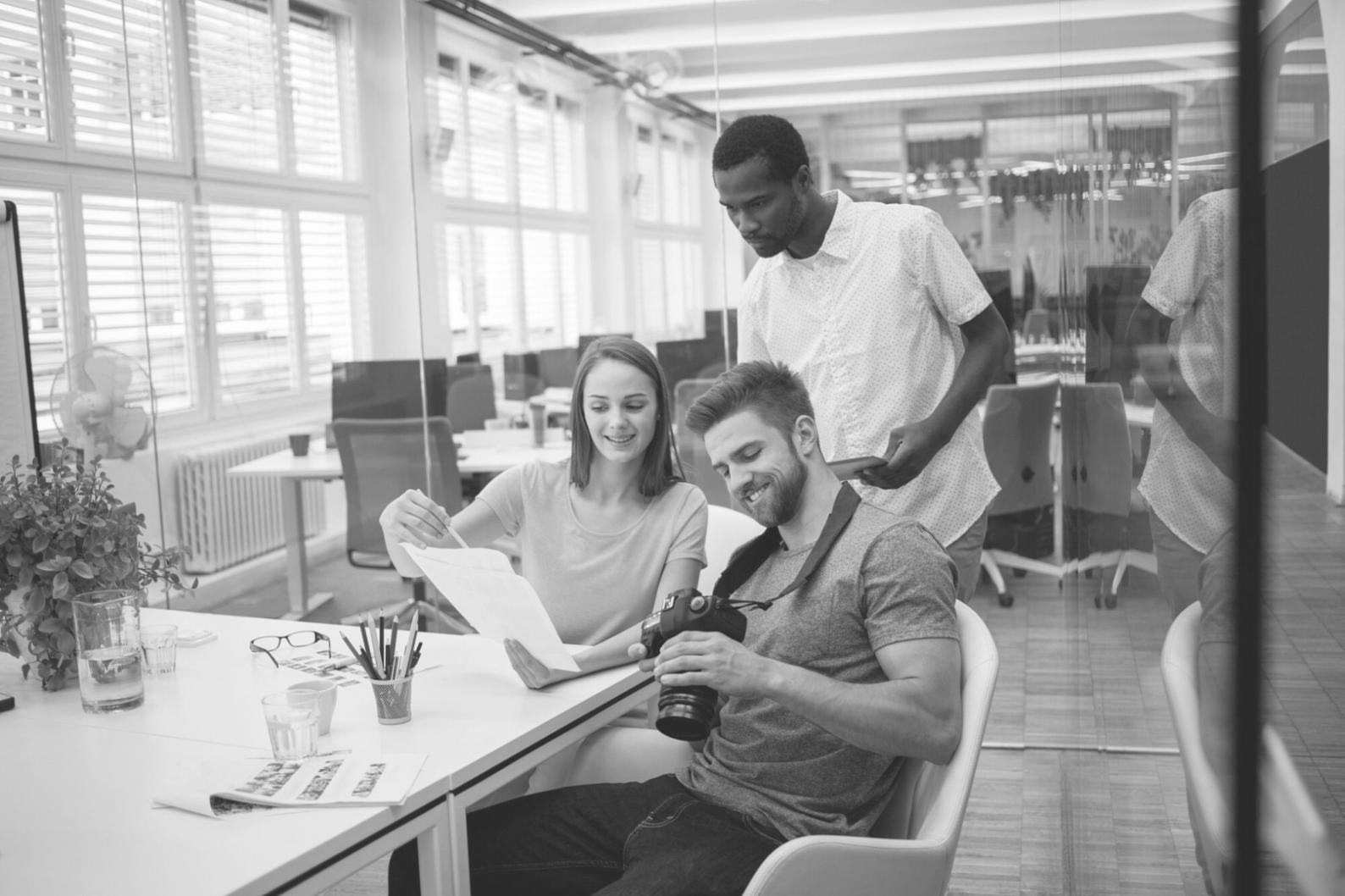 Séance de mentorat en entreprise avec analyse de données financières